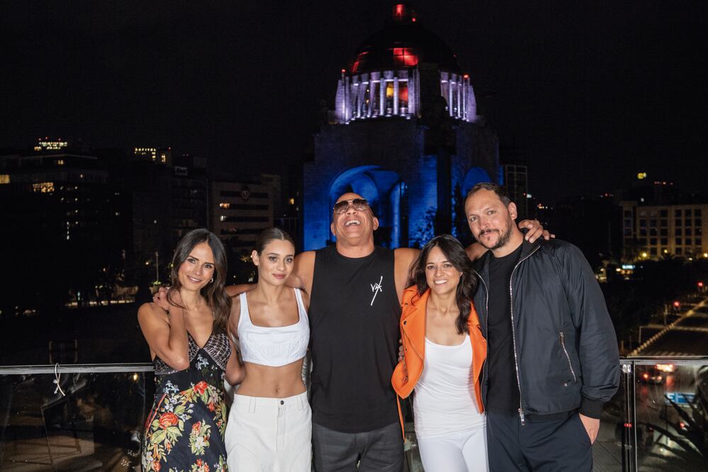 Actores como Jordana Brewster (izquierda), Vin Diesel (centro) y el director Louis Leterrier (derecha) visitaron la Ciudad de México para presentar el filme y reunirse con sus seguidores.