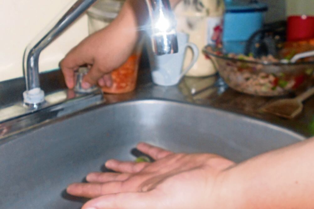 Problemática. El Organismo de Agua y Saneamiento dice que la falta de pago del servicio de agua frena obras para mejorar infraestructura. Foto: ARCHIVO EL UNIVERSAL