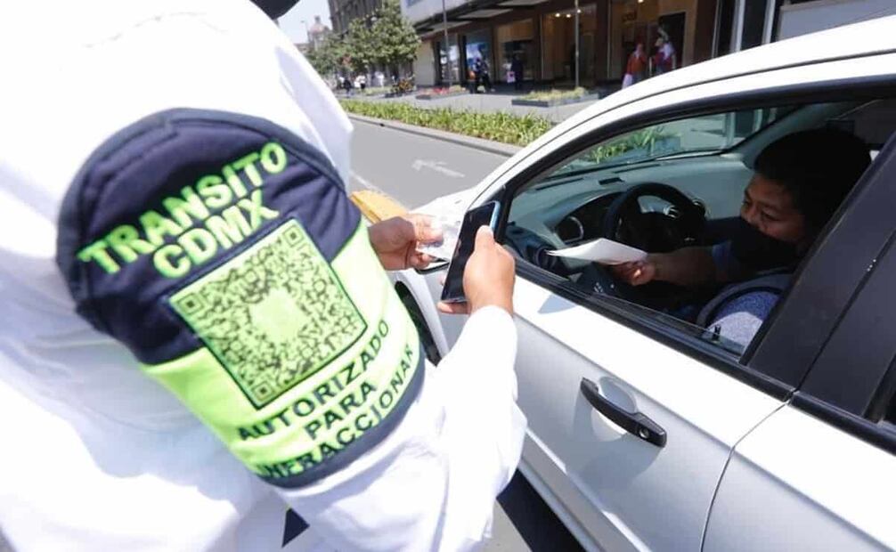 Se prevé que la Policía Bancaria Industrial y la Policía Auxiliar impongan multas de tránsito en CDMX de manera temporal. Foto: Archivo EL UNIVERSAL  