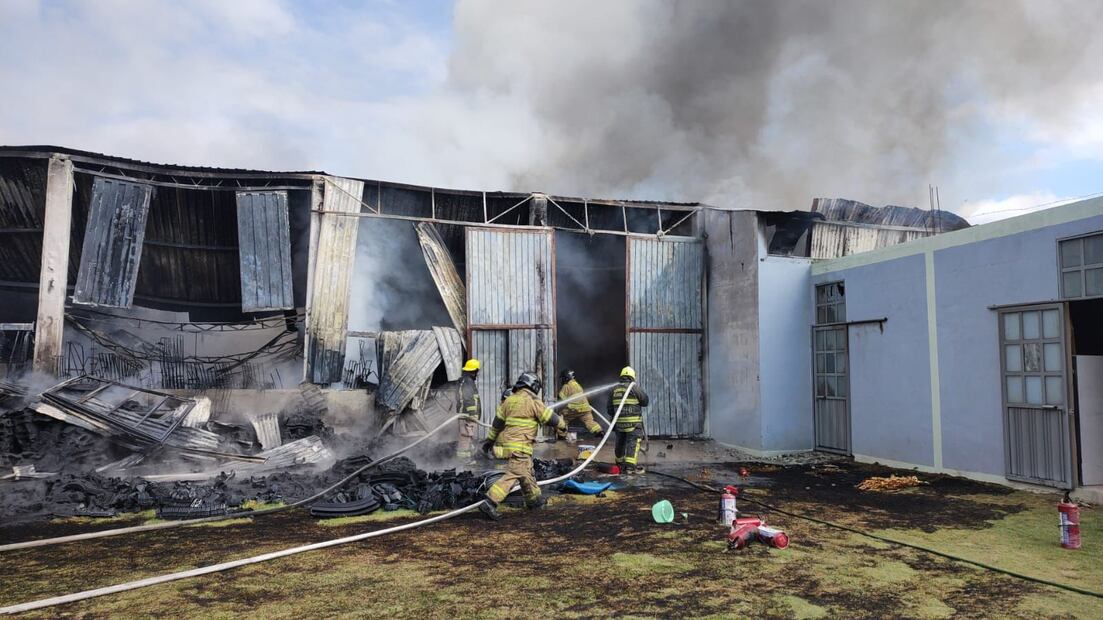 Según el reporte de Protección Civil municipal, el reporte del siniestro se recibió a las 9:30 horas en la calle prolongación Matamoros. FOTO: Especial/ EL UNIVERSAL/