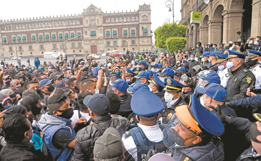 Policías inconformes se manifestaron el lunes en el Zócalo. Foto: ARCHIVO EL UNIVERSAL