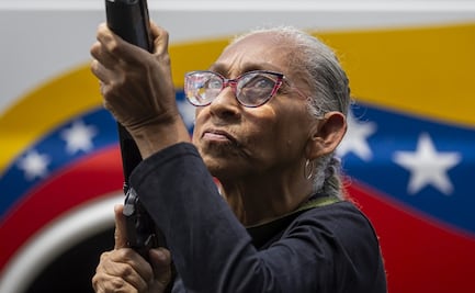 FOTOS: Venezuela entrega armas a civiles y los capacita para defenderse de EU