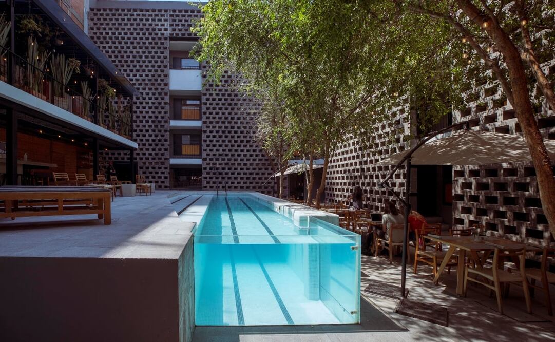 La alberca del Hotel Carlota tiene un borde transparente muy instagrameable. Foto: Edgar Silva Fuentes S. El Universal