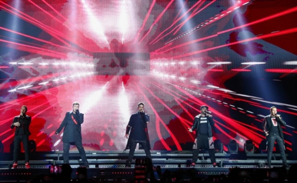 Los Backstreet Boys llevan a mexicanos de regreso a los 90