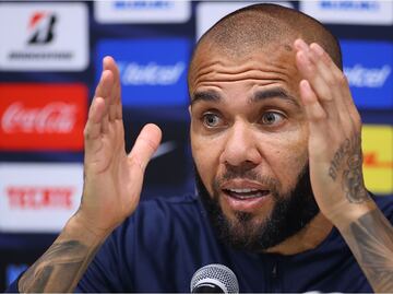 Dani Alves desmiente a Pumas sobre su supuesta lesión