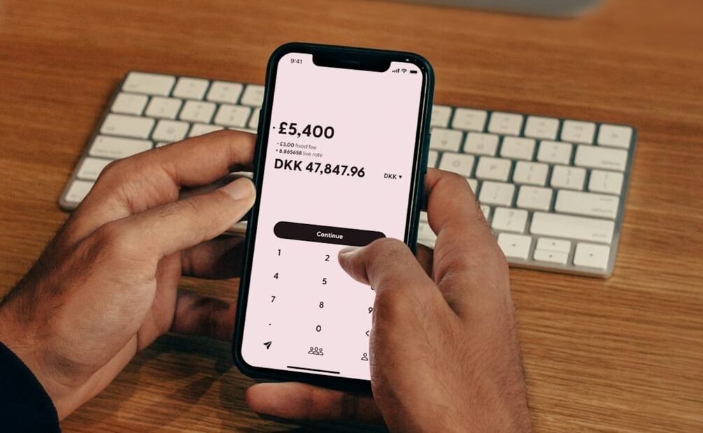 Cuando vayas a hacer una transferencia de dinero, no te conectes a una red WiFi pública porque puedes poner en riesgo tu cuenta. Foto: Unsplash