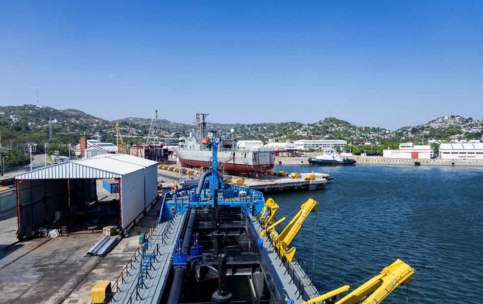El contralmirante destacó el caso de las patrullas oceánicas, las cuales son unidades de superficie que construye la Secretaría de Marina para ejecutar tareas de vigilancia en el mar territorial y zona económica exclusiva de México. Foto Hugo Salvador/EL UNIVERSAL