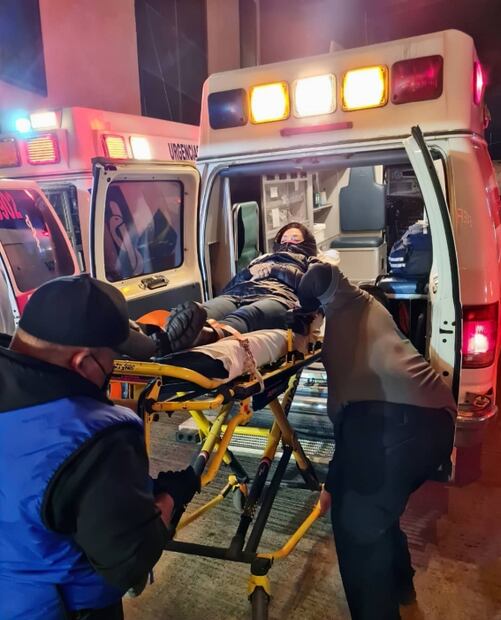 Queso de un sándwich echado a perder manda a Tatiana al hospital 