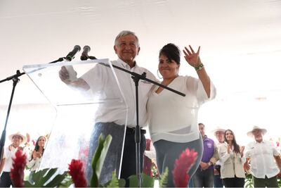 Nestora Salgado aparece en mitin de AMLO en Zapopan