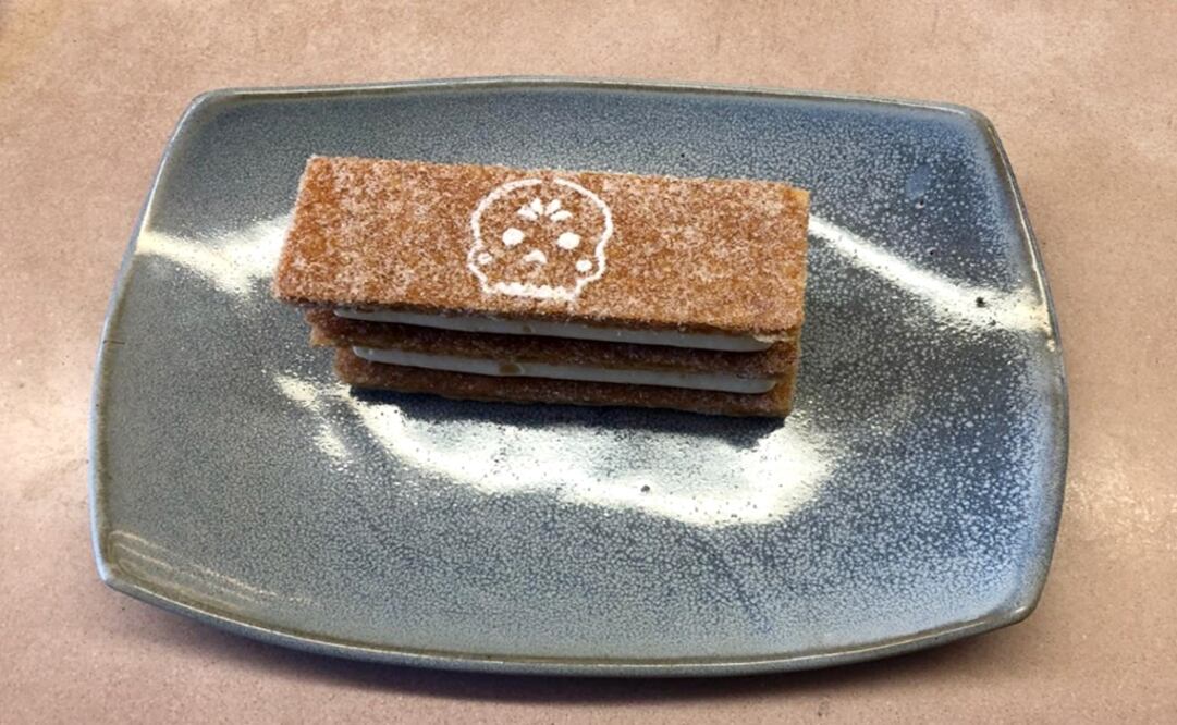 This pan de muerto plated dessert is the definition of exquisite and it adds a twist to the classic recipe by incorporating Pâte feuilletée and mandarin