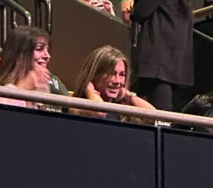 Harry Styles rompe sus pantalones frente a su crush Jennifer Aniston
