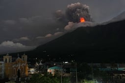 VIDEO: Declaran alerta roja en Guatemala por erupción del volcán de Fuego; "salimos corriendo con miedo"
