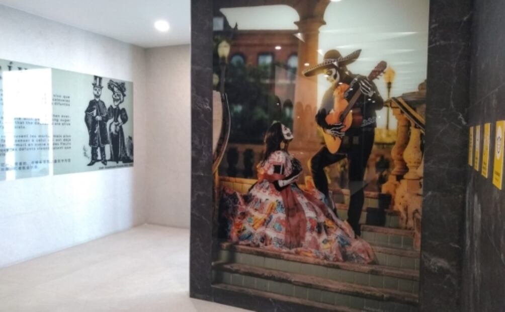 Tras polémica, defienden diseños con temáticas en baños del AIFA