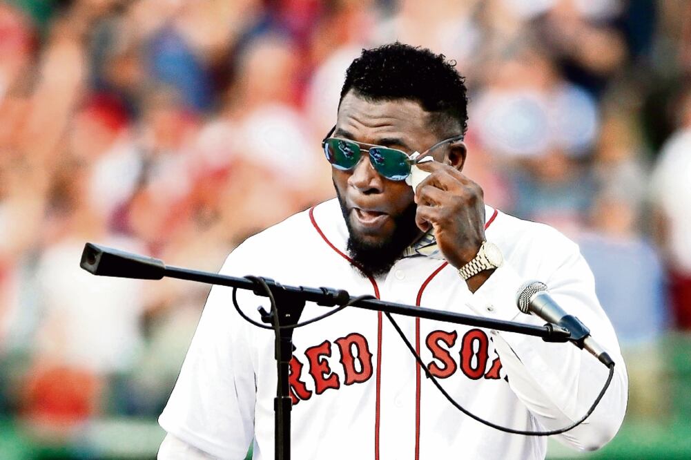 David Ortiz no pudo contener las lágrimas, durante la ceremonia. (ELISE AMENDOLA. AP)