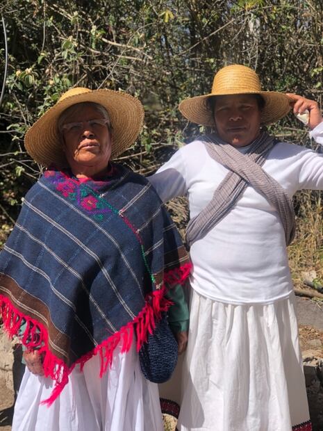 Crean cuna artesanal con técnica Otomí