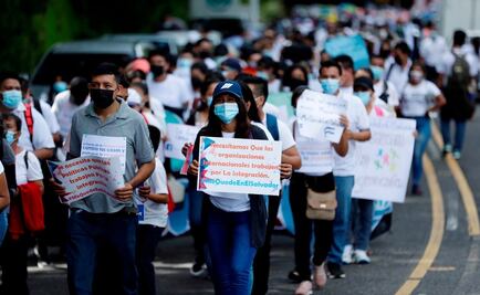 Miles de jóvenes salvadoreños marchan y exigen al gobierno apoyos para no migrar