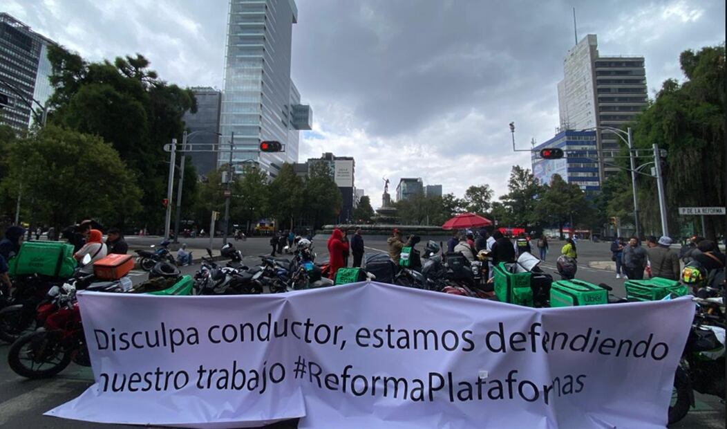 Repartidores por aplicaciones bloquean varias vialidades primarias en protesta por la reforma en materia laboral en la Ciudad de México, el miércoles 18 de junio de 2025. Foto: Valente Rosas/EL UNIVERSAL
