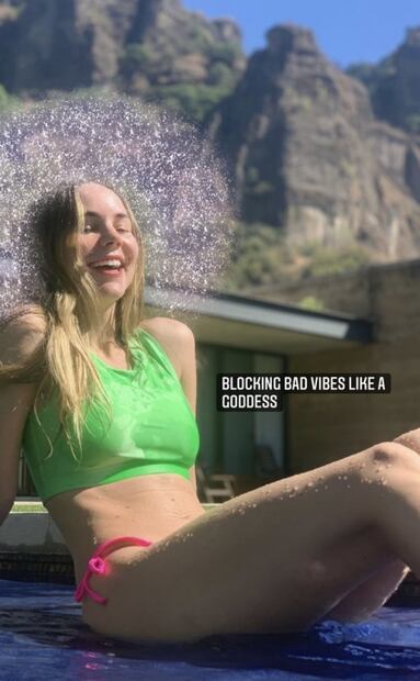 Camila Sodi impacta en Instagram jugando en la alberca