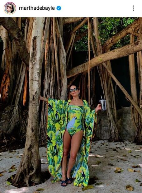 Martha Debayle tiene los trajes de baño más chic para los días de verano