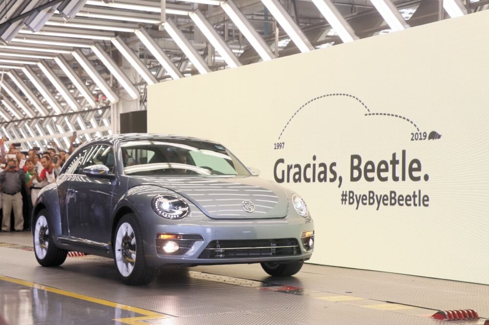 Volkswagen recientemente anunció el término de la producción del Beetle, para enfocarse en camionetas, indica el análisis de IHS Markit. Foto: ARCHIVO. EL UNIVERSAL