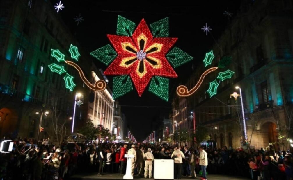 Sheinbaum enciende el alumbrado navideño en el Zócalo capitalino 