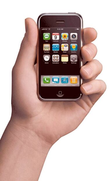 Balbi también recuerda la época del lanzamiento del primer iPhone, tanto por las noticias de las interminables filas en Nueva York para comprarlo como por lo costoso que era desde entonces. ESPECIAL.