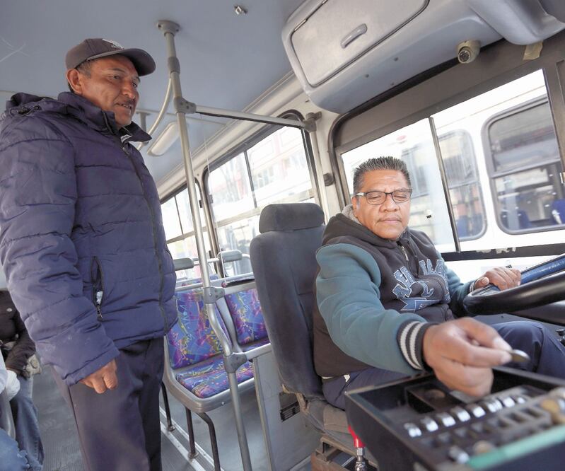 Actualmente la tarifa mínima es de 10 pesos los primeros 5 kilómetros; la actualización pegará al bolsillo de 6 millones de usuarios.JORGE ALVARADO. EL UNIVERSAL