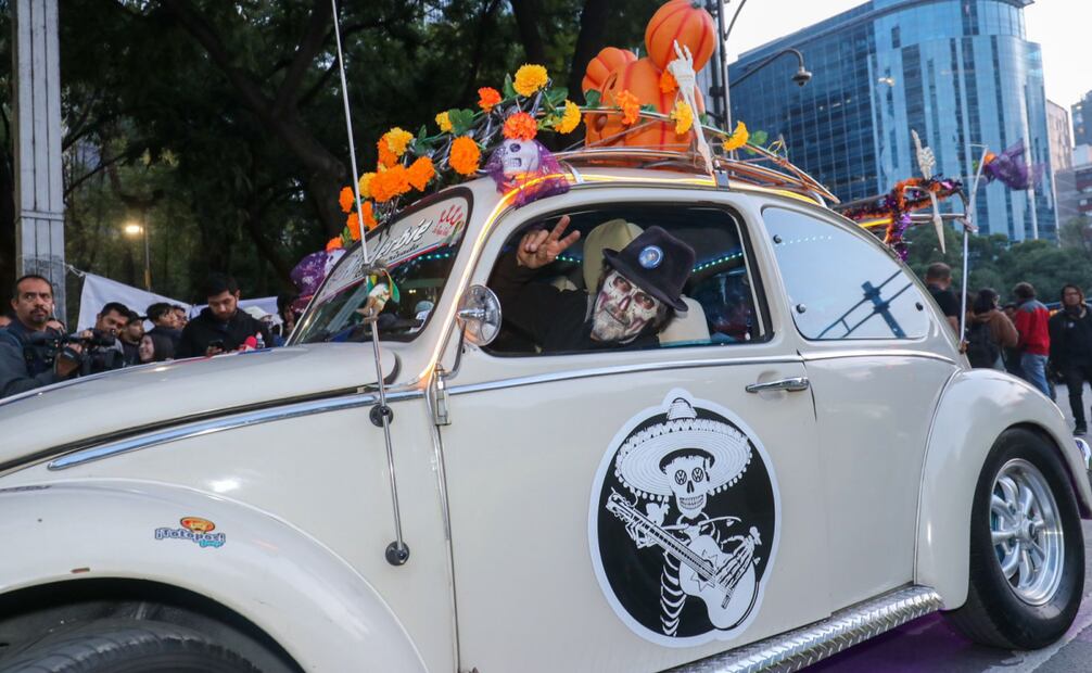 Los autos tuneados también salieron a relucir sus rines en las calles de la CDMX. (27/10/2024) Foto: Axel Sánchez/ El Universal