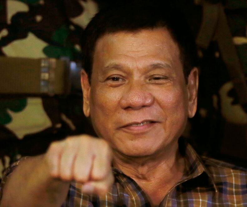 Duterte, en fotografía de archivo de AP