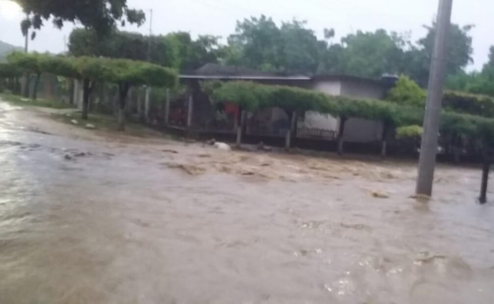Lluvias dejan inundaciones en 6 colonias de la Costa de Oaxaca