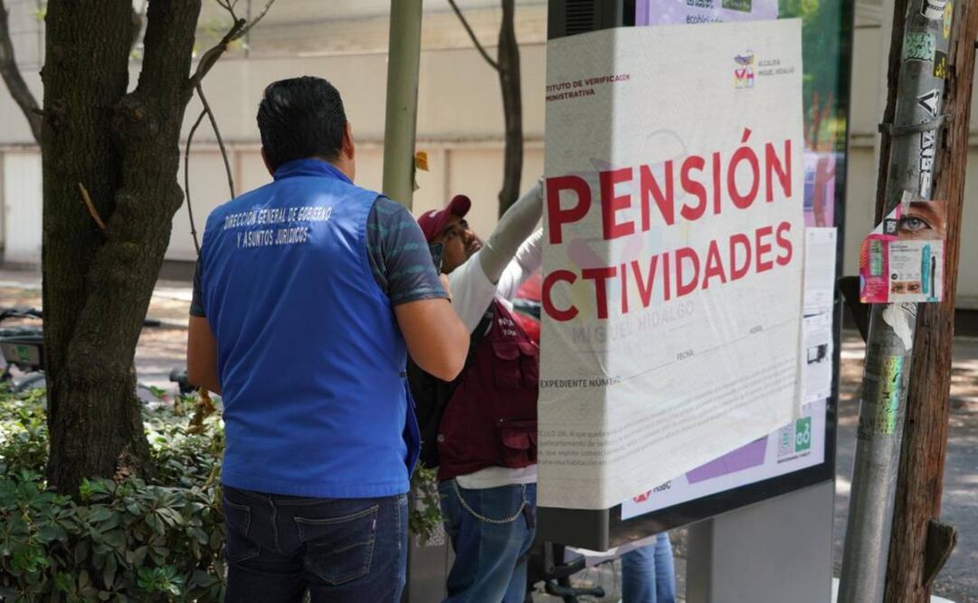 El Tribunal de Justicia Administrativa notificó a la alcaldía el retiro de los sellos de suspensión en los muebles de publicidad que están a un lado de las estaciones de ECOBICI. Foto: Especial