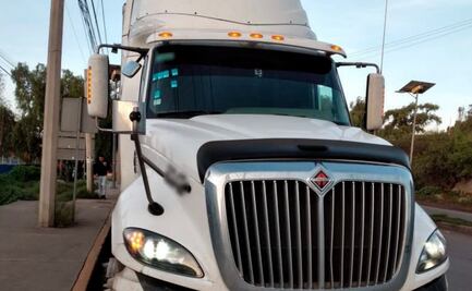 Policías del Edomex recuperan tráiler que transportaba mercancía valuada en 80 mil pesos