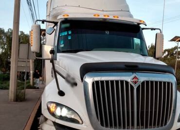 Policías del Edomex recuperan tráiler que transportaba mercancía valuada en 80 mil pesos
