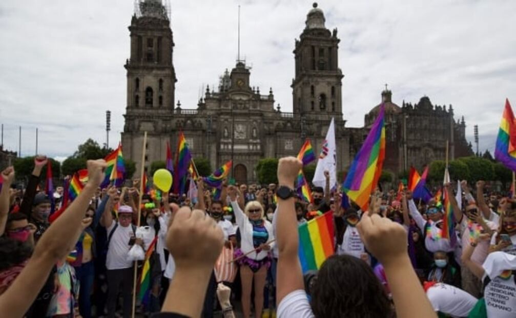 Crónica. Marchan por el orgullo con alegría, reclamos por injusticias... y también con cubrebocas