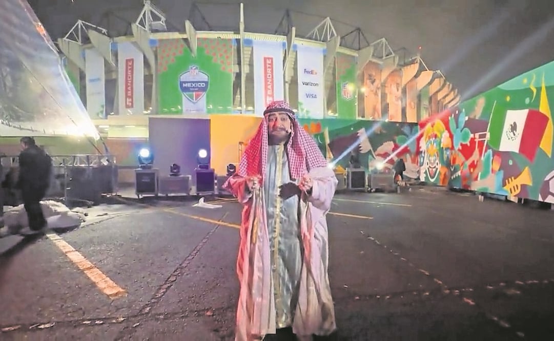  Interpreta a un multimillonario que desea comprar Televisa. Foto: Twitter Eduardo España