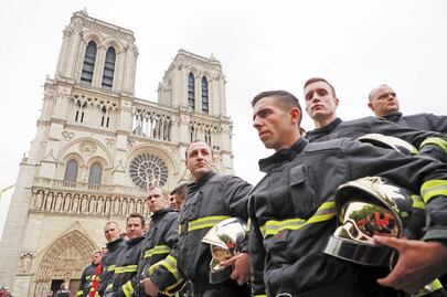 Prometen millones para rescatar Notre Dame