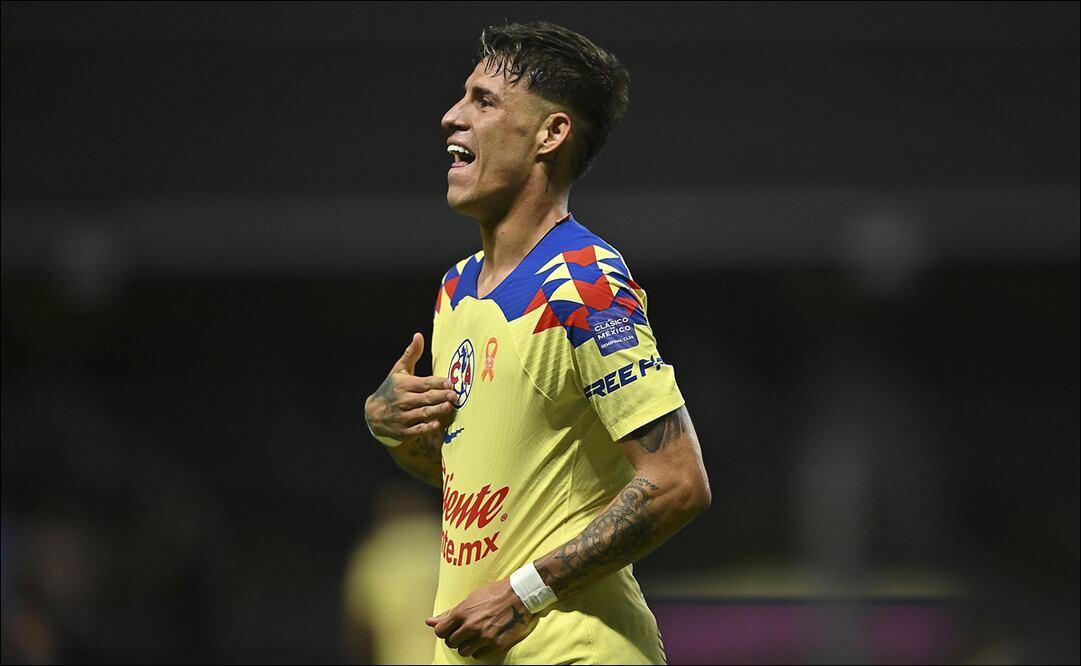 El Chicote Calderón le festejó a la afición de las Chivas en el Clásico Nacional - Foto: Imago7