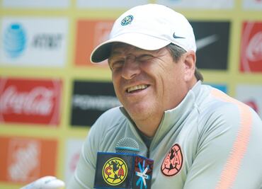 Miguel Herrera bromea con el tema de naturalizados