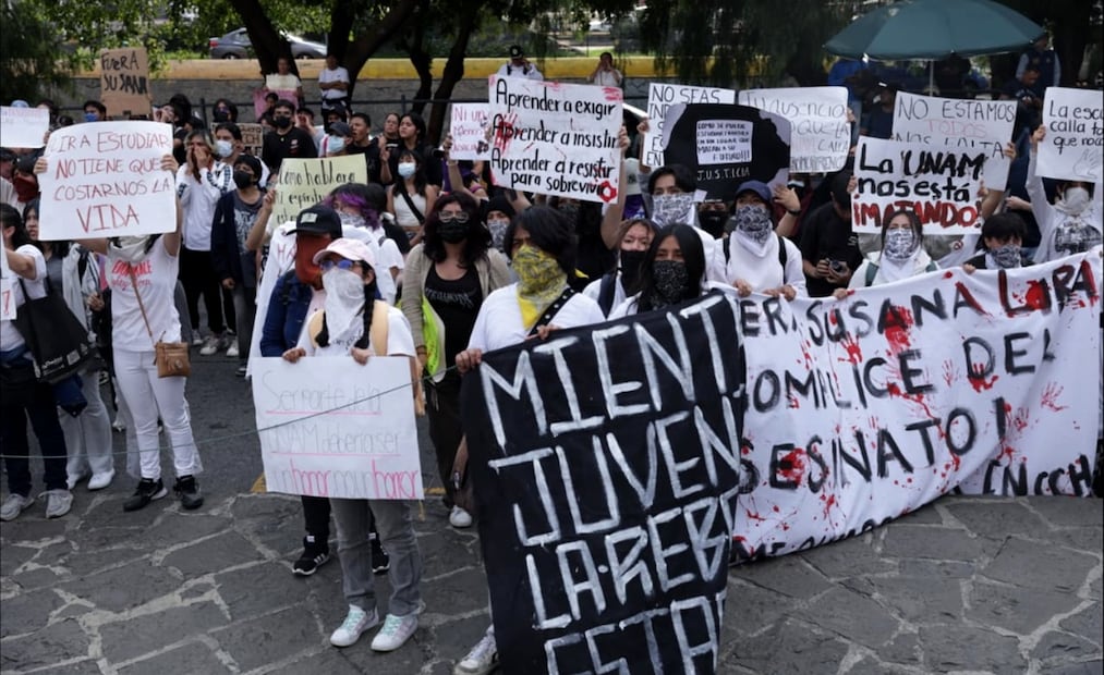 Estudiantes y padres de familia del Colegio de Ciencias y Humanidades Sur marcharon en silencio hacia Rectoría de la UNAM, para exigir medidas de seguridad en el plantel, el miércoles 24 de septiembre de 2025. Foto: Fernanda Rojas/EL UNIVERSAL