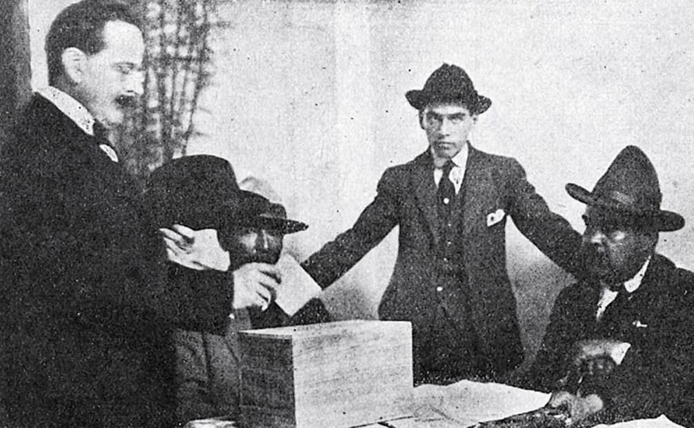 Elecciones presidenciales de 1920. La primera vez que se votó de forma directa para presidente fue en 1913, para legitimar el gobierno de Victoriano Huerta, pero gran parte del pueblo se abstuvo por miedo a las consecuencias; la mitad de las casillas no se instalaron y la elección se anuló. Foto: Hemeroteca EL UNIVERSAL.