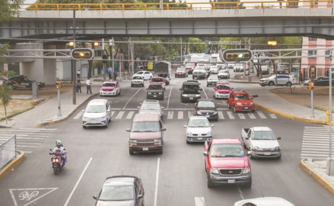 Este jueves 30 de julio no circulan autos con engomado verde