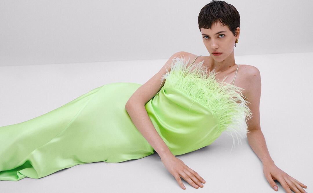 Las plumas destacan en las tendencias de la temporada / Foto: Massimo Dutti