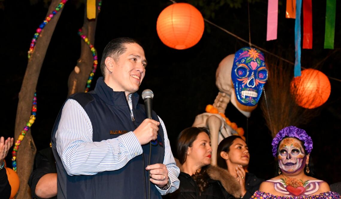 Luis Mendoza, alcalde de Benito Juárez dio inicio a las festividades alusivas al Día de Muertos en el Panteón Xoco. Foto: especial
