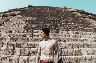 Travis Barker, baterista de Blink-182, sugiere que podría mudarse a México