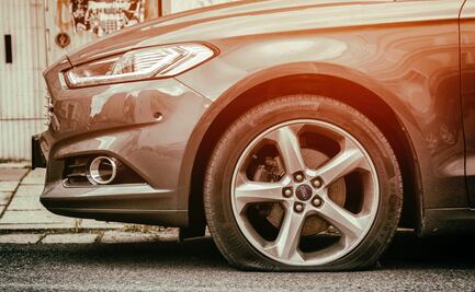 “Se ponchan llantas gratis” ¿Qué hacer si te la aplican?