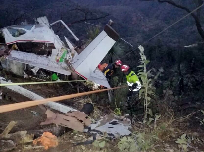 Recuperan cuerpos de víctimas en desplome de avioneta SLP