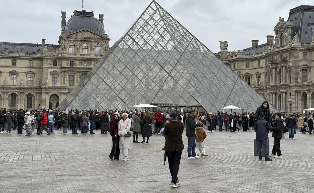 El Museo del Louvre de París, el más visitado del mundo con casi nueve millones de personas al año. Foto: EFE/ Pol Lloberas Cardona.