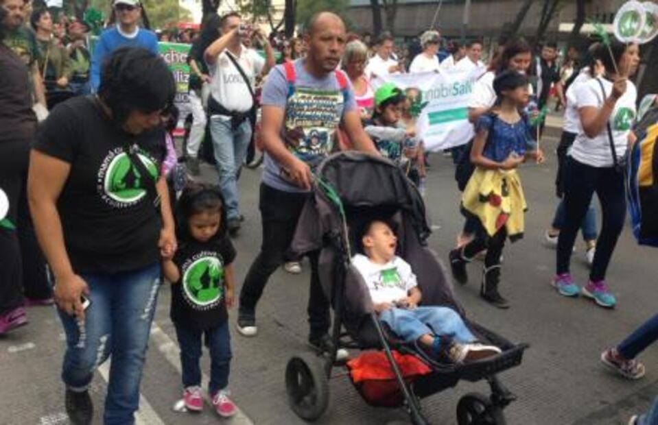 Niños que toman Cannabidiol van al frente de la marcha por la marihuana