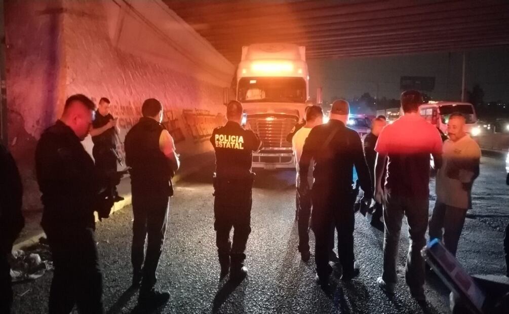Roban tractocamión en la autopista Circuito Exterior Mexiquense. Foto: Especial