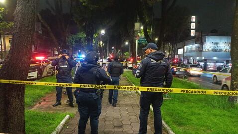 Motosicarios ejecutan a hombre a bordo de su automóvil en alcaldía Azcapotzalco; agresores logran escapar